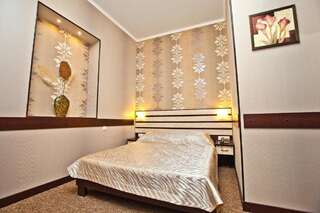 Отель Отель Classic Харьков Улучшенный двухместный номер с 1 кроватью-9